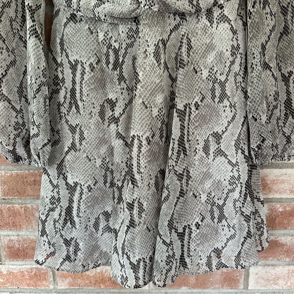 Express Cutout Long Sleeve A Line Dress NEW Women’s Small Gray Snakeskin Print - Picture 3 of 10